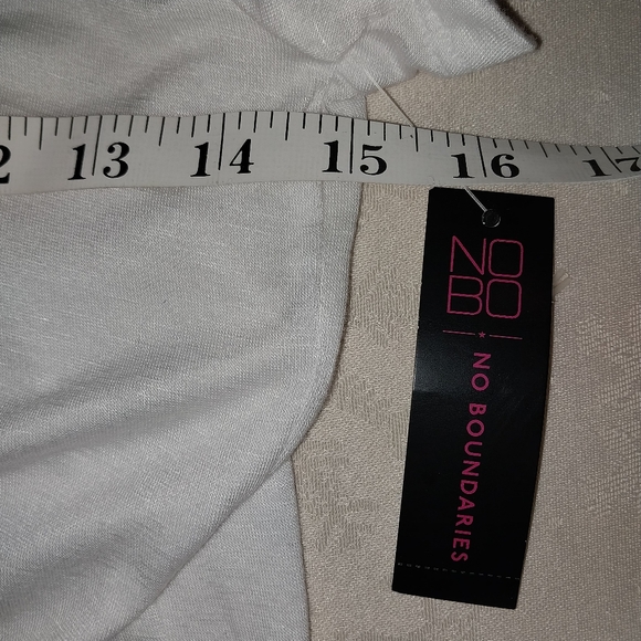 NWT No Boundaries Juniors White Braided V Neck Top Size 7-9 - Picture 14 of 15